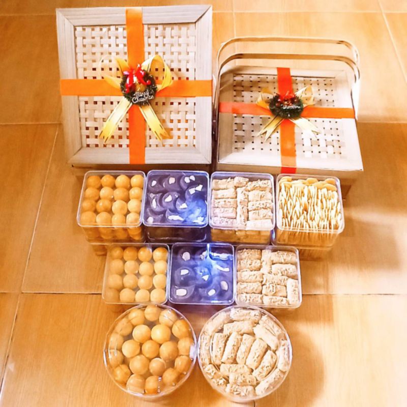 

Kue kering, Nastar, Kastangel,Lidah kucing,Sagukeju,chococookies,bisa request 500gram