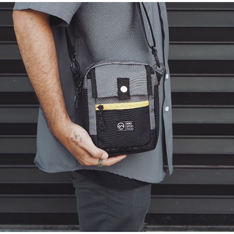 Tas Slempang Pria Combinasi Outfit Elegant Simpel