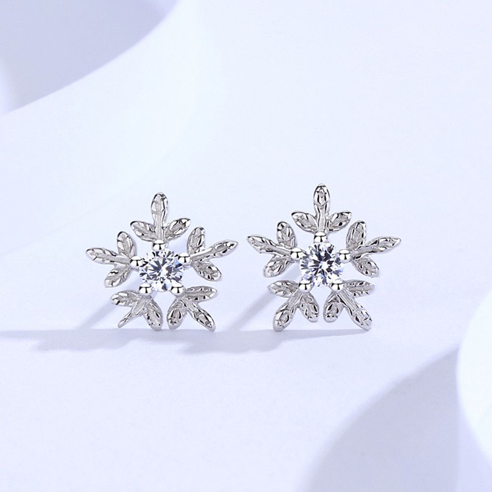 Anting Stud Desain Nanas Snowflake Bahan 925 Sterling Silver Aksen Zirkon Untuk Wanita