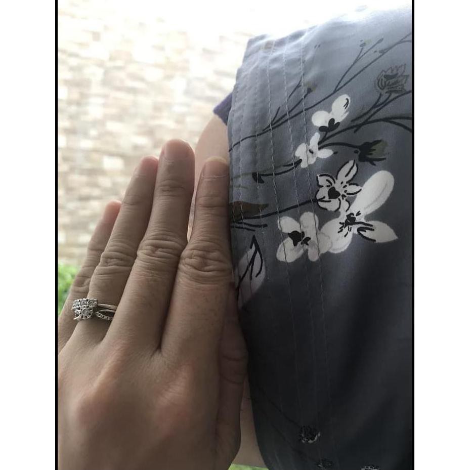 BANTING HARGA KERUDUNG KHIMAR HIJAB SYARI BAHAN MAXMARA MOTIF BUNGA ABU ABU NON PET