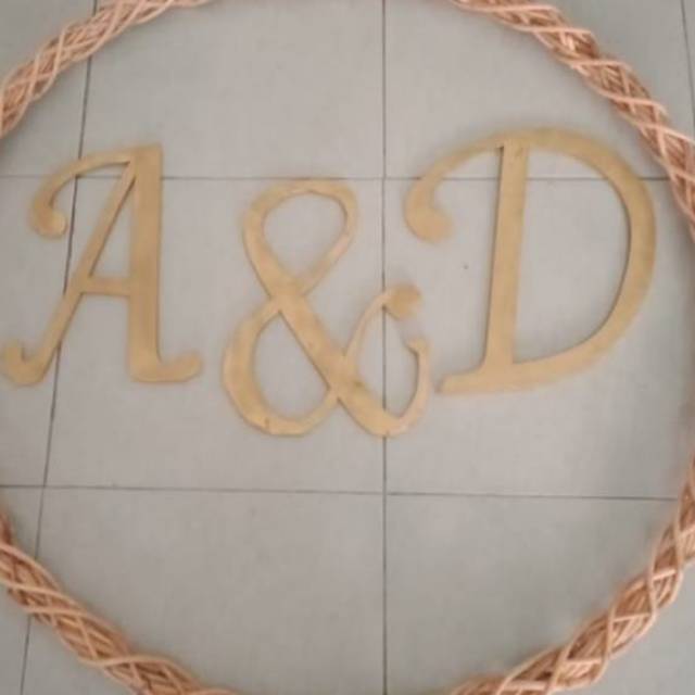 Huruf inisial Dekorasi