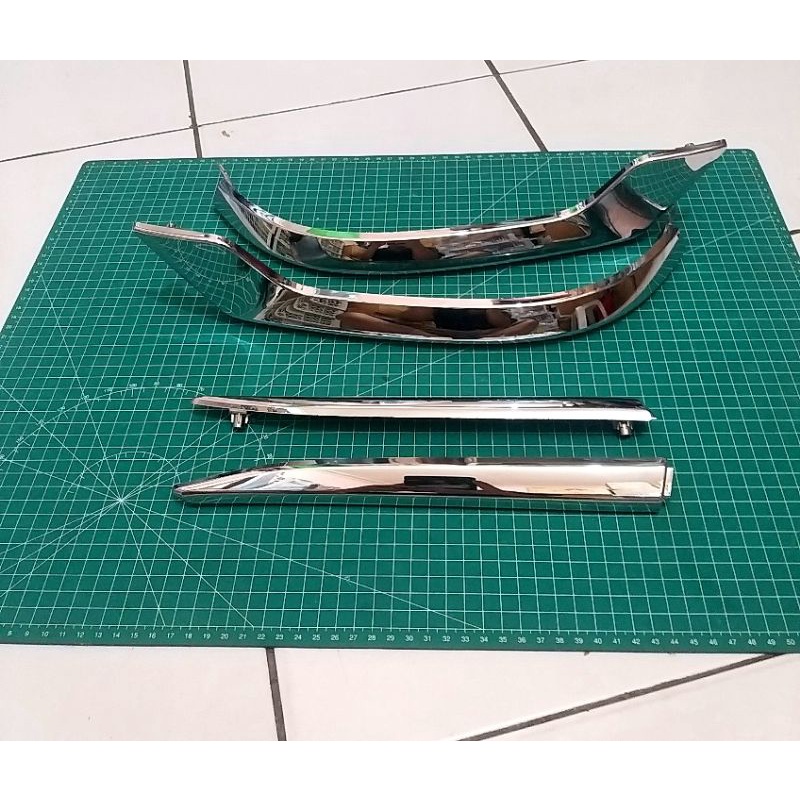 list chrome krum bodykit bemper belakang innova venturer