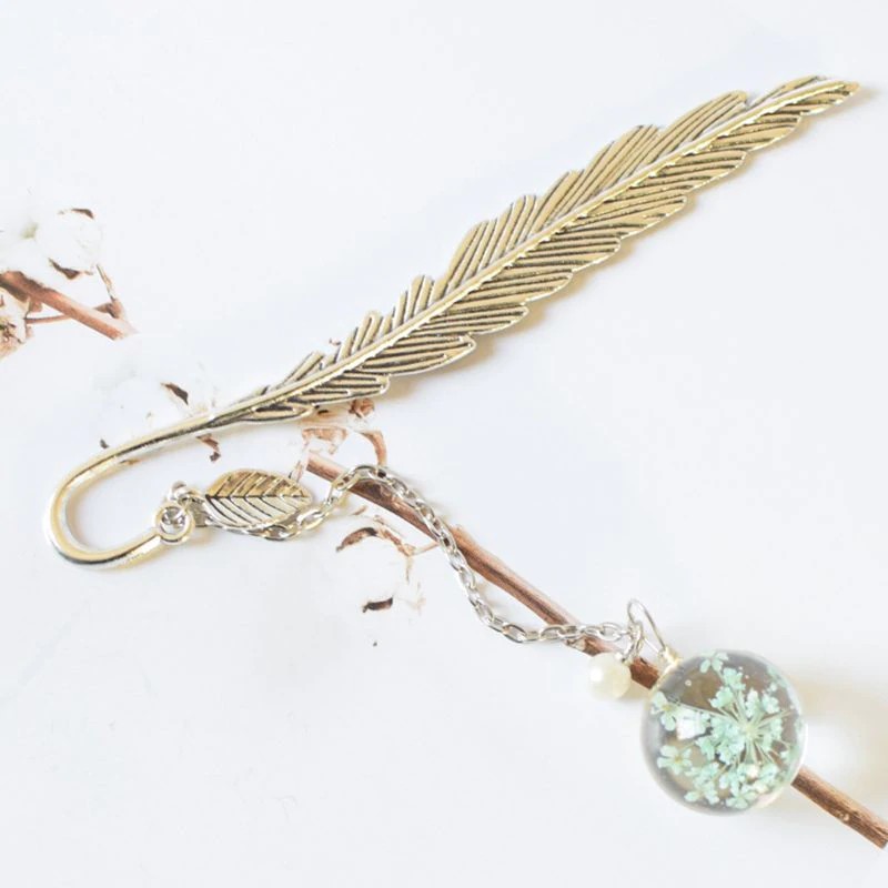 

Ongkir Gratis ya Retro Vintage Bookmark Feather Dried Flower Gypsophila Specimen Creative Metal