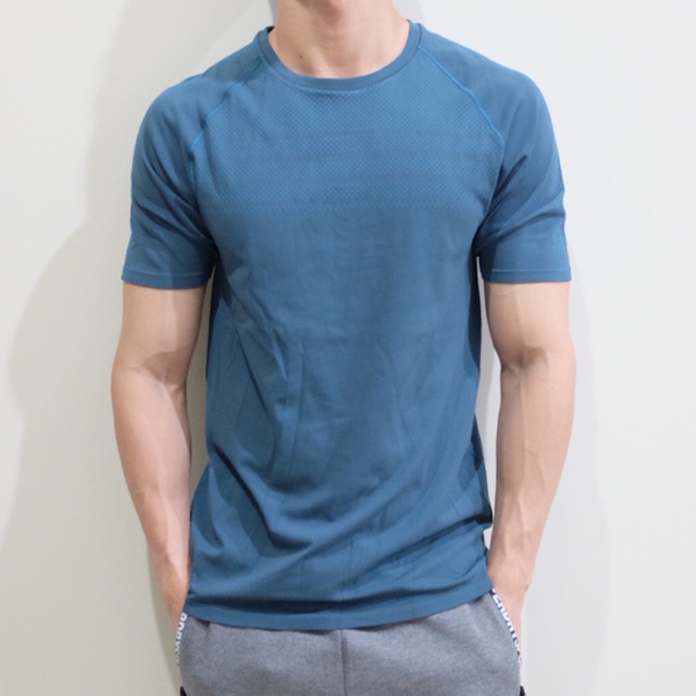 H&M Men T-shirt/ Kaos Dry Fit Pria / Atasan Sport Olahraga Training Size M Original