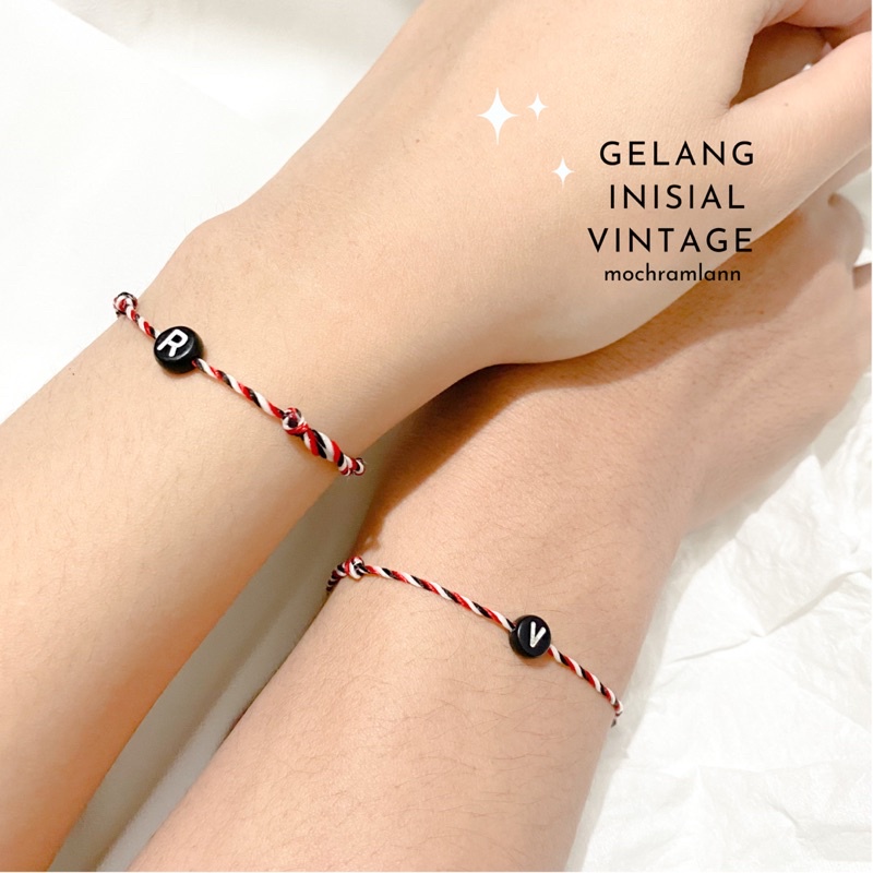 gelang inisial tali tridatu / gelang huruf bisa couple / gelang aesthetic / by mochramlann