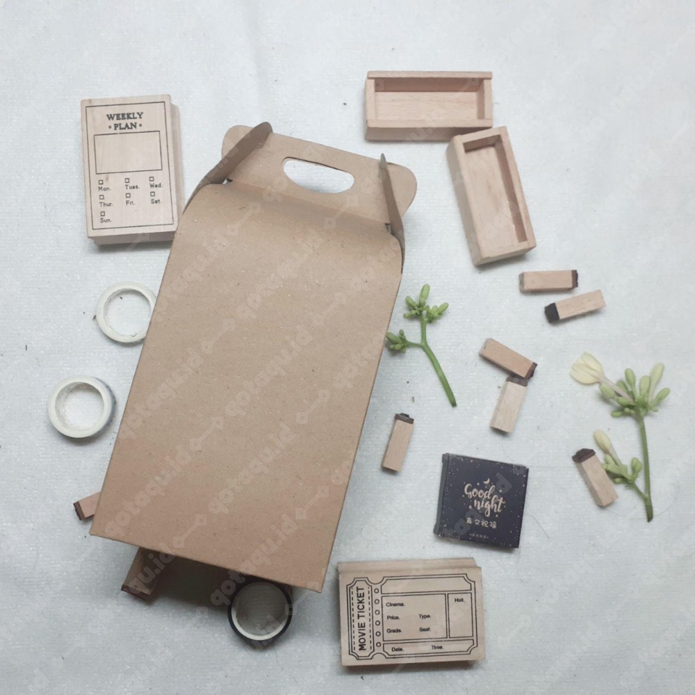 

QOTAQU Gable Box | Kotak Kado | Hampers Box | Kotak Packing 10 x 10 x 15 cm