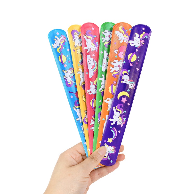 10pcs / Set Mainan Gelang Slap Band Tema Unicorn Warna Pelangi Untuk Dekorasi Pesta Ulang Tahun Anak