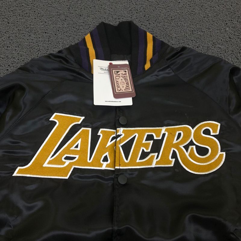 BOMBER VARSITY MITCHELL&amp;NESS CELTICS LAKERS CLEVELAND HITAM AUTHENTIC PREMIUM