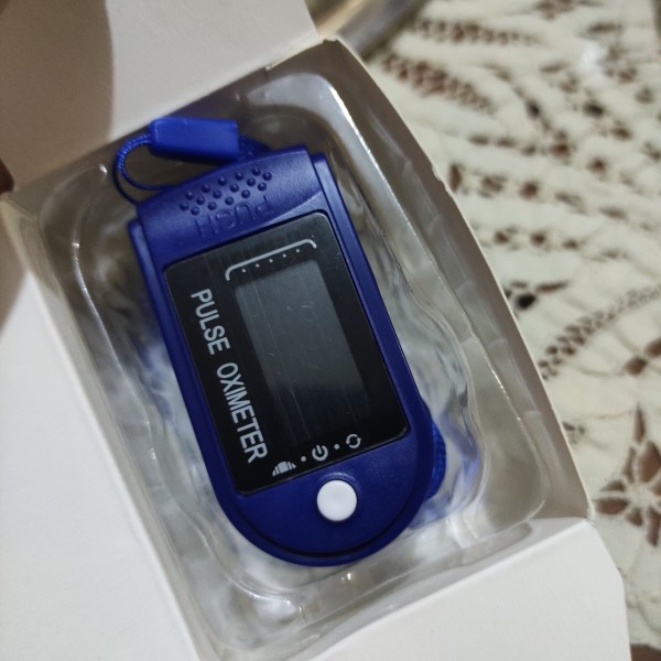 FINGERTIP PULSE OXIMETER FINGER TIP OXIMETERY ALAT KESEHATAN UKUR KADAR OKSIGEN DIGITAL DISPLAY JS38