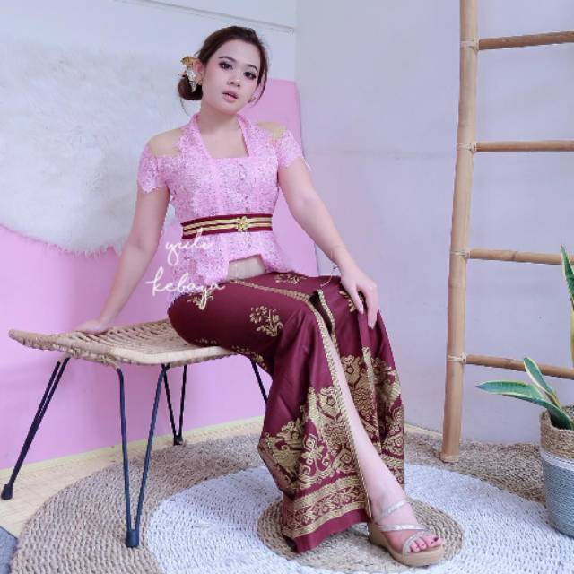 Set Kebaya Modifikasi Wisuda dengan Rok Duyung