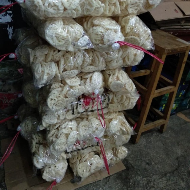 

KERUPUK IKAN TENGGIRI