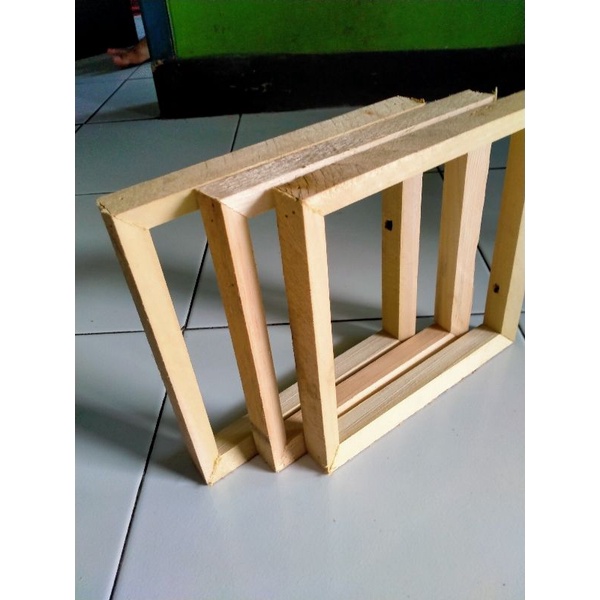 

spanram kayu Pinus ukuran 30x30cm