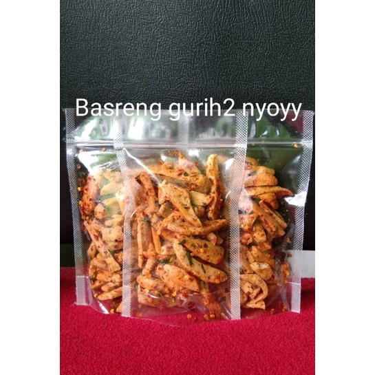 

basreng baso goreng stick paket hemat 10.000 dapat 3 pcs pedas daun jeruk isi 50 gram renyah dan kriuk-kriukkk