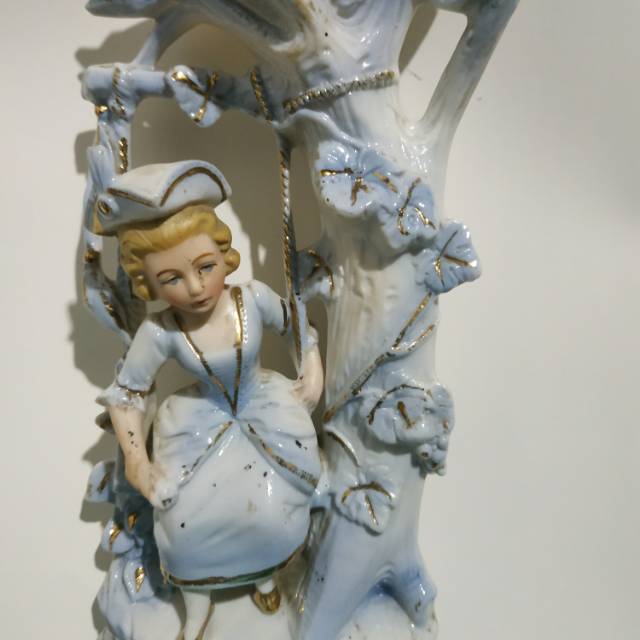 Vas porselen peninggalan nonik belanda