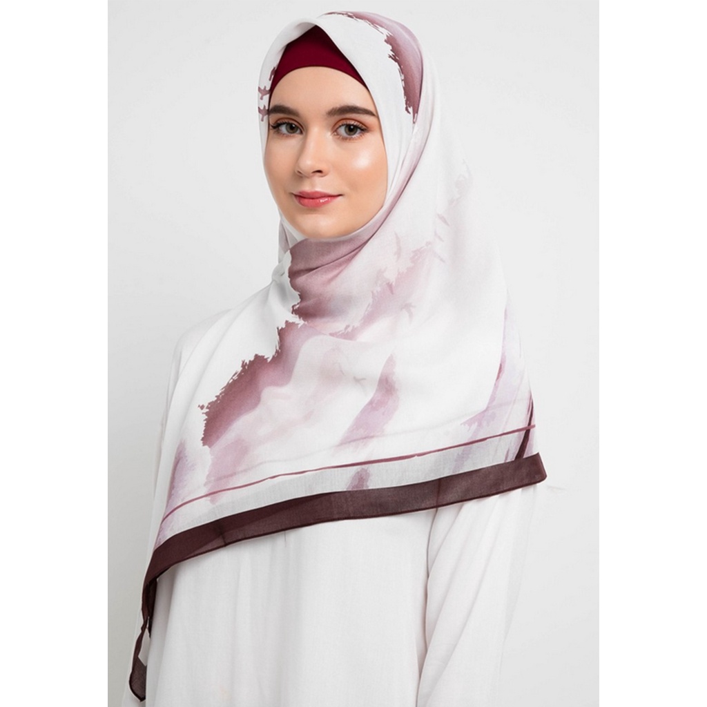 Allea Itang Yunasz /  Ganya Scarf Maroon/  Hijab Segi Empat - Hijab Fashion Muslim