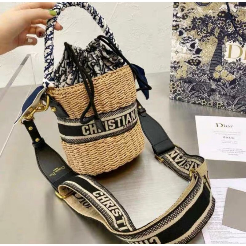 DlOR WICKER BUCKET BAG