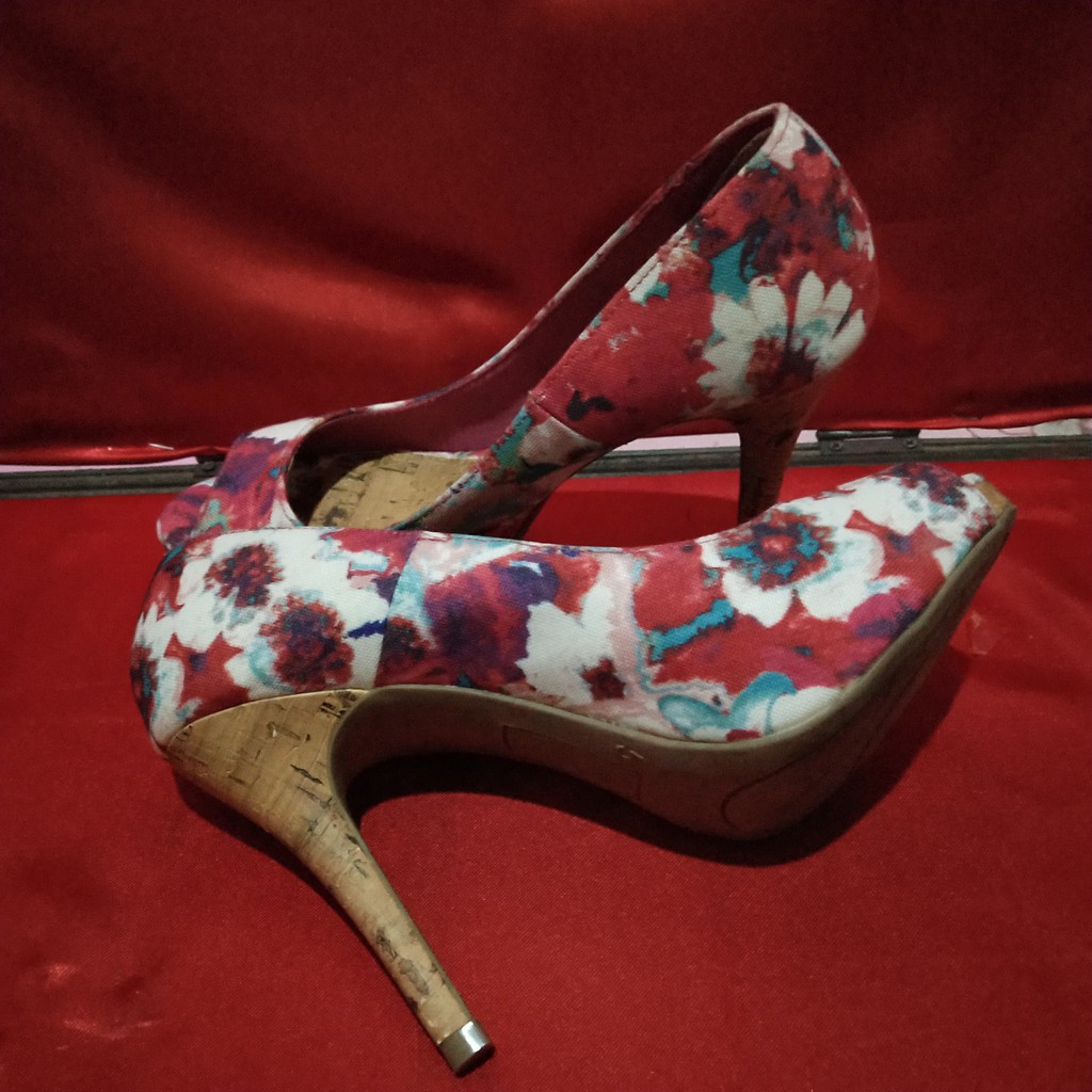 Preloved Sepatu HIGH HEEL CHRISTIAN SIRIANO PINK, UK.36