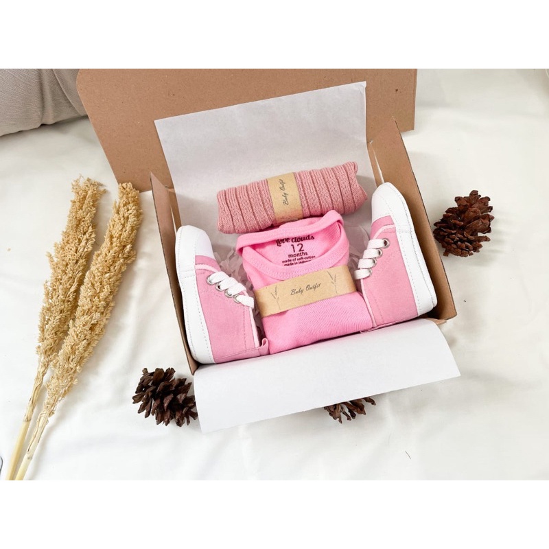 Hampers New Born Baby Hampers Bayi Kado Lahiran Kado Bayi Baju Bayi Sepatu Bayi Gift Box Baby-Casual Pink C