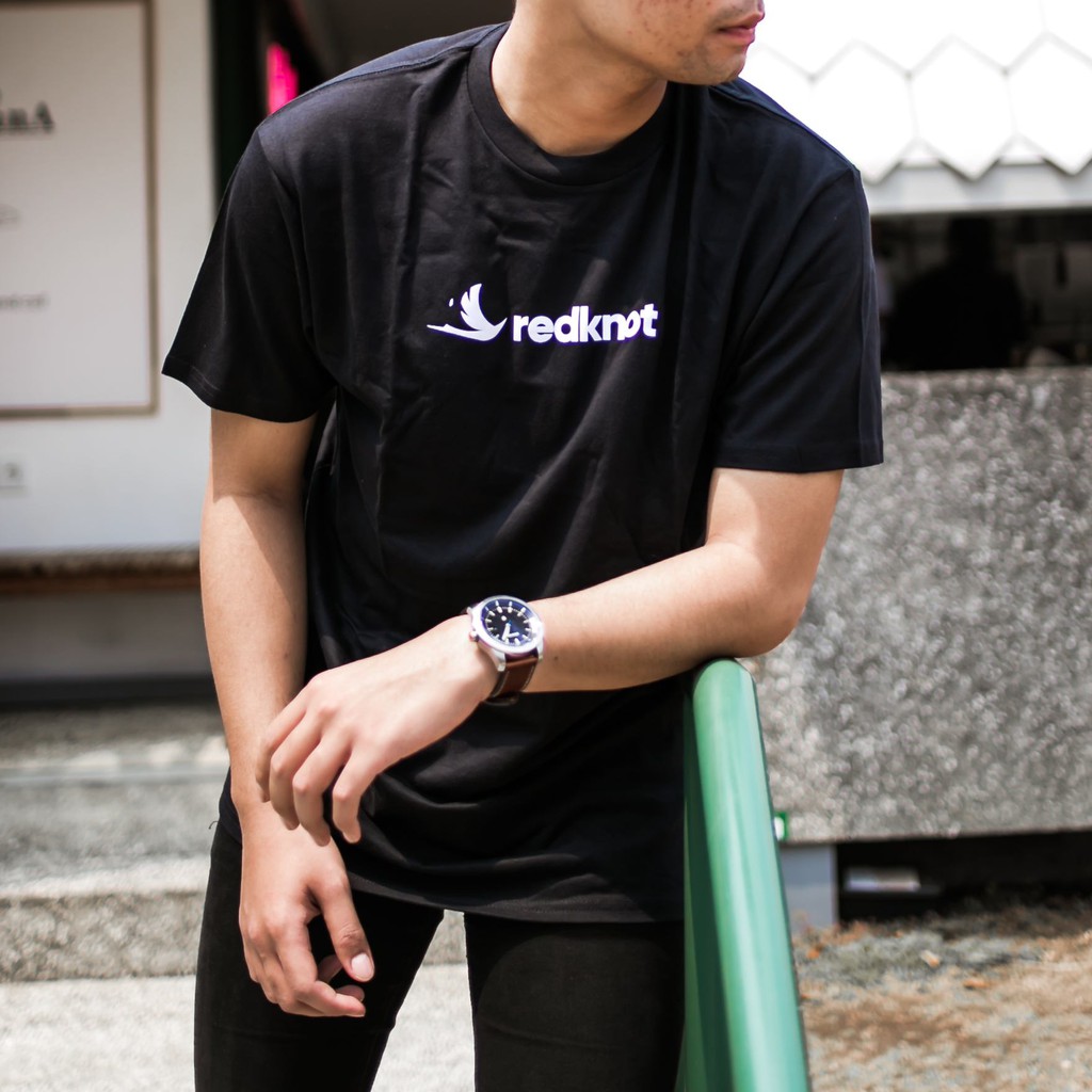 

Redknot T Shirt 01 Hitam - Baju T Shirt Kaos Enak Dipakai Dan Adem Serta Tidak Menciut
