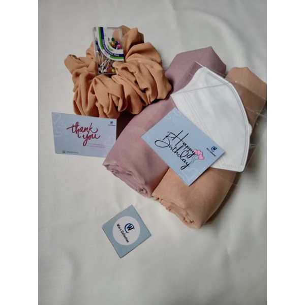 

Hampers Kado/Gift Box/Kado Murah Terjangkau
