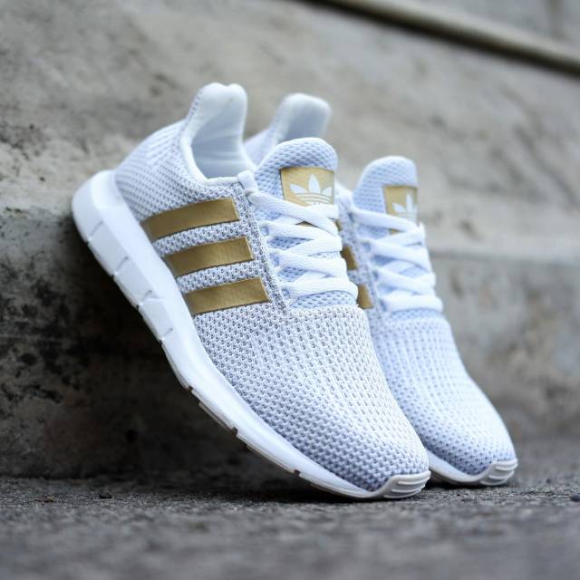 Adidas swift run white gold 