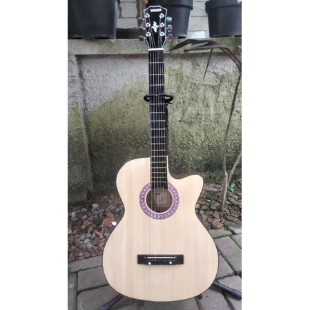 gitar akustik elektrik Yamaha