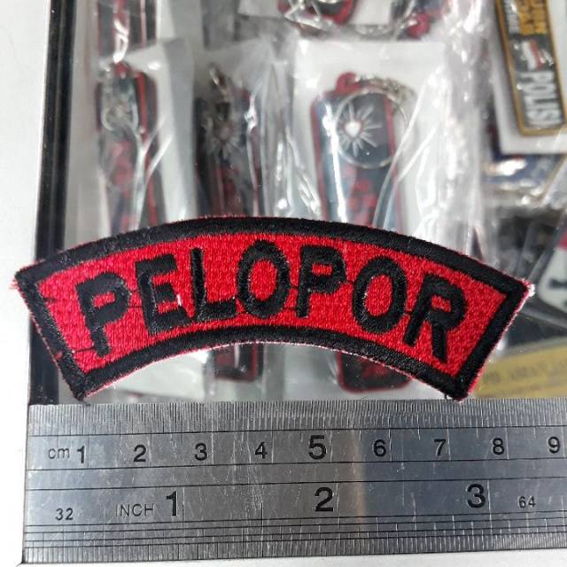

Bagde pelopor merah