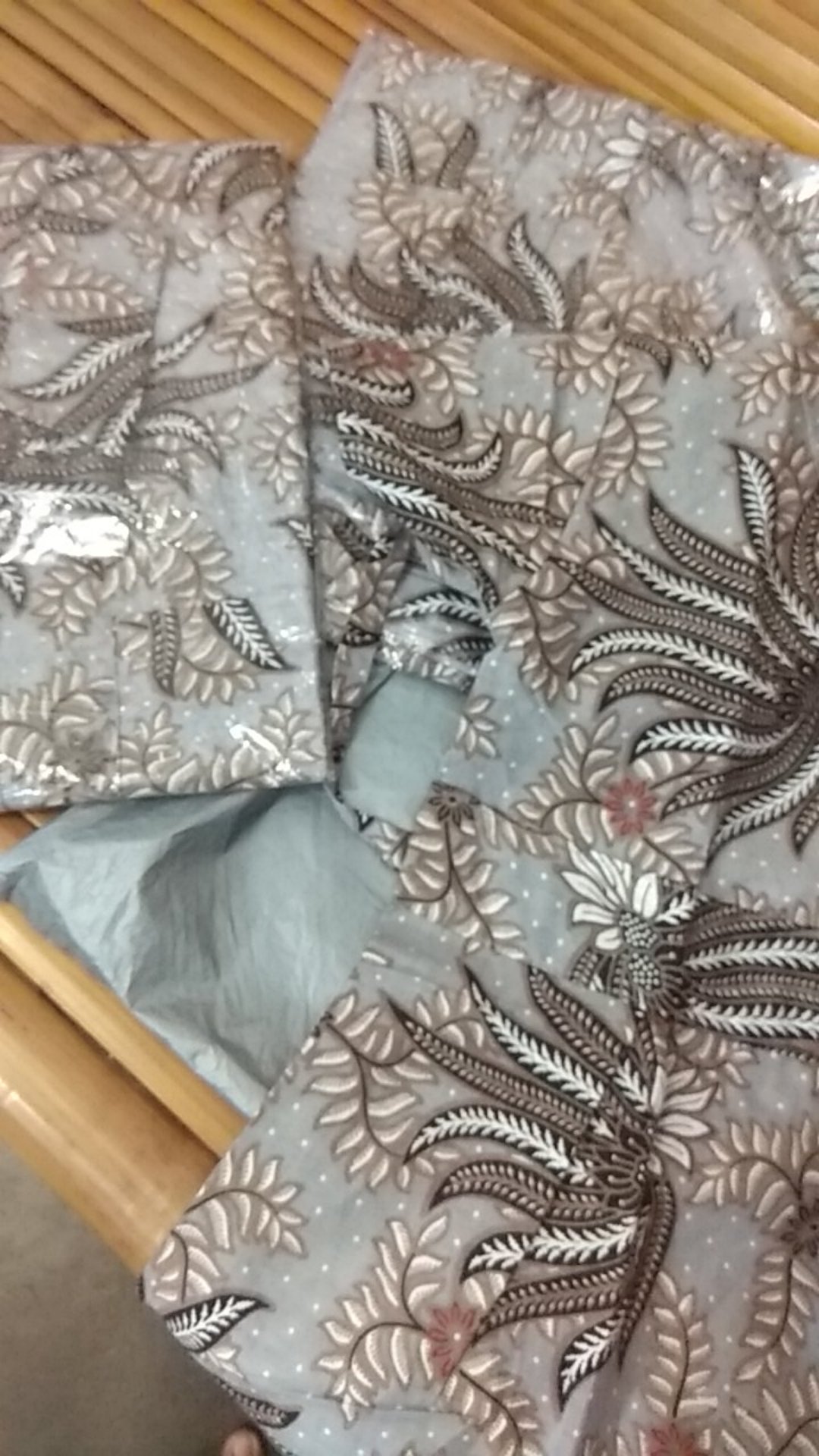 Atasan Batik Couple Abu Pria Wanita Terbaru