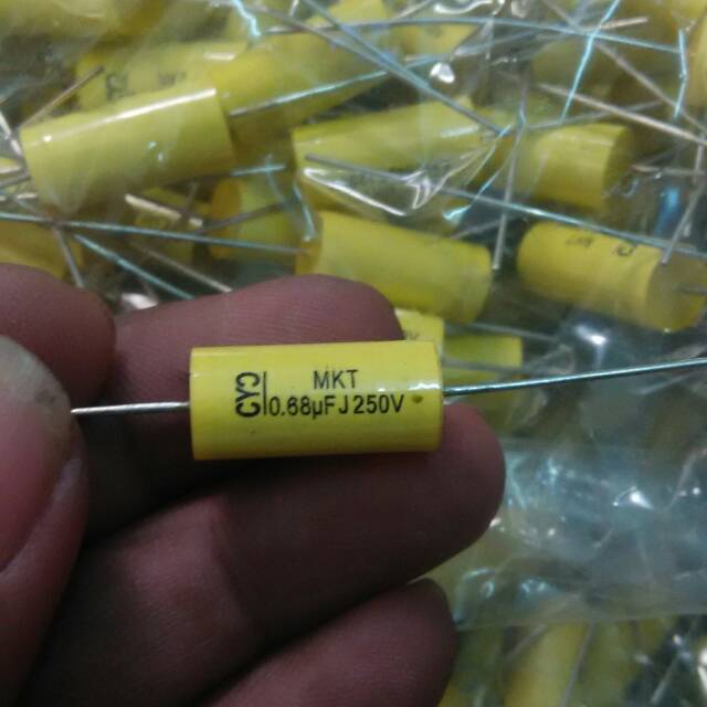 capasitor MKT 0.68uf 250v