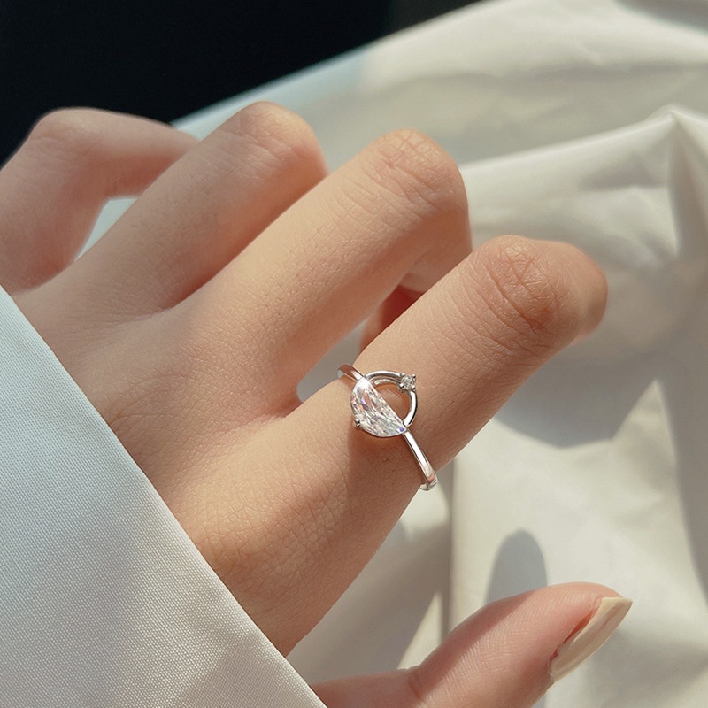 Cincin Wanita Bahan Titanium Steel S925 Hias Kristal Berlian Gaya Korea Untuk Pernikahan