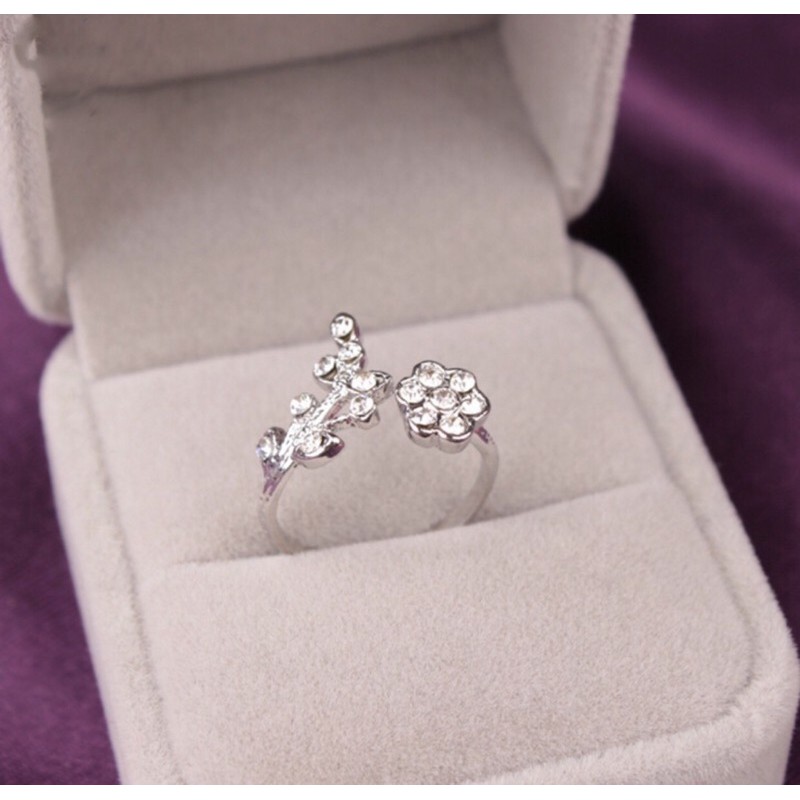 Cincin Wanita Bentuk Bunga Cantik