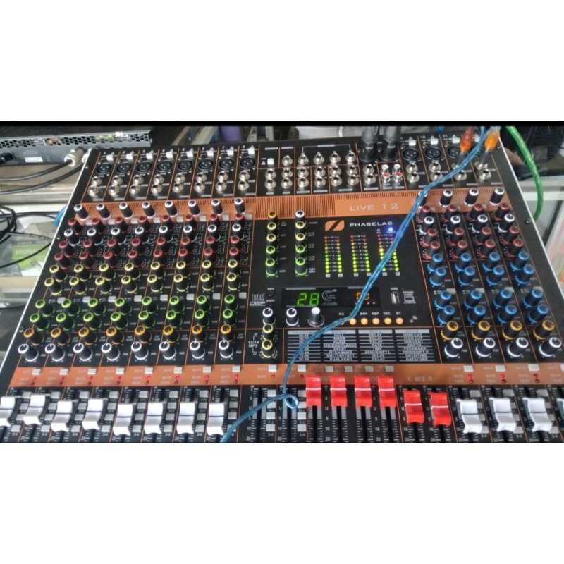 Mixer Phaselab Live 12 chnnel 199DSP Edit A dan Edit B effek Alesis. Mixer Phaselab 12 channel Phase