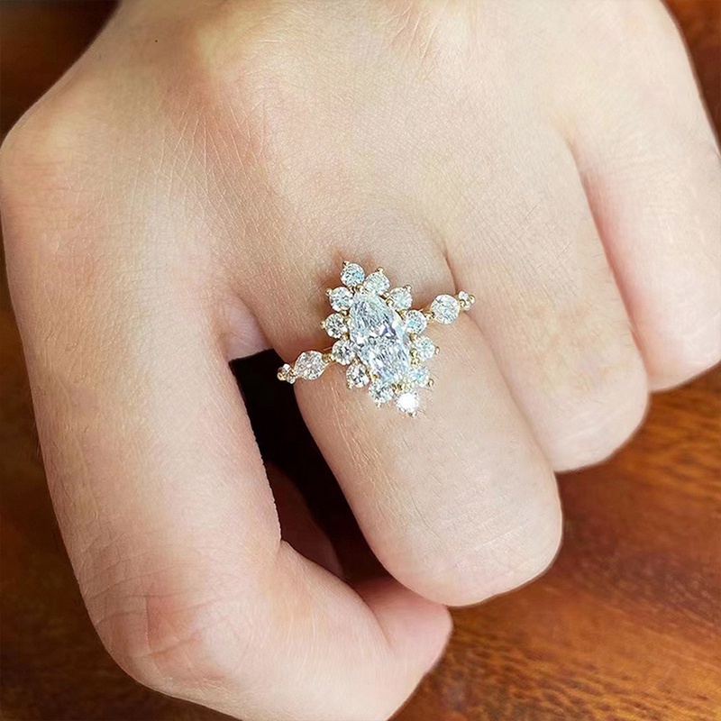 Cincin Wanita Warna Emas Aksen Kubik Zirkonia Untuk Pernikahan