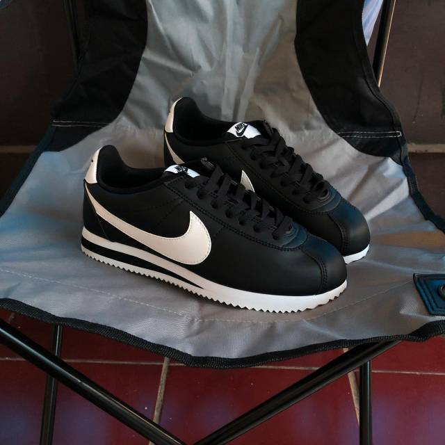 nike cortez classic black and white