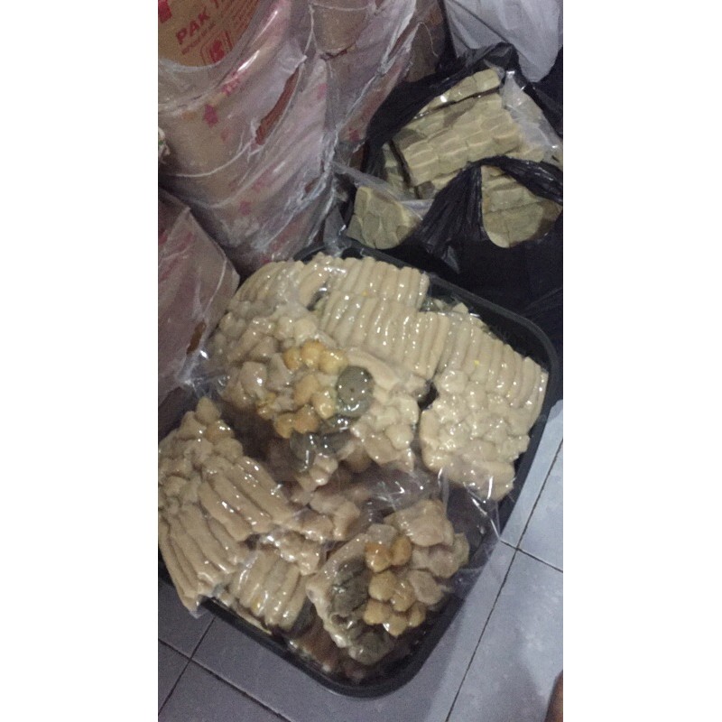 

Pempek tekwan otak-otak dimsuk rolade kiloan