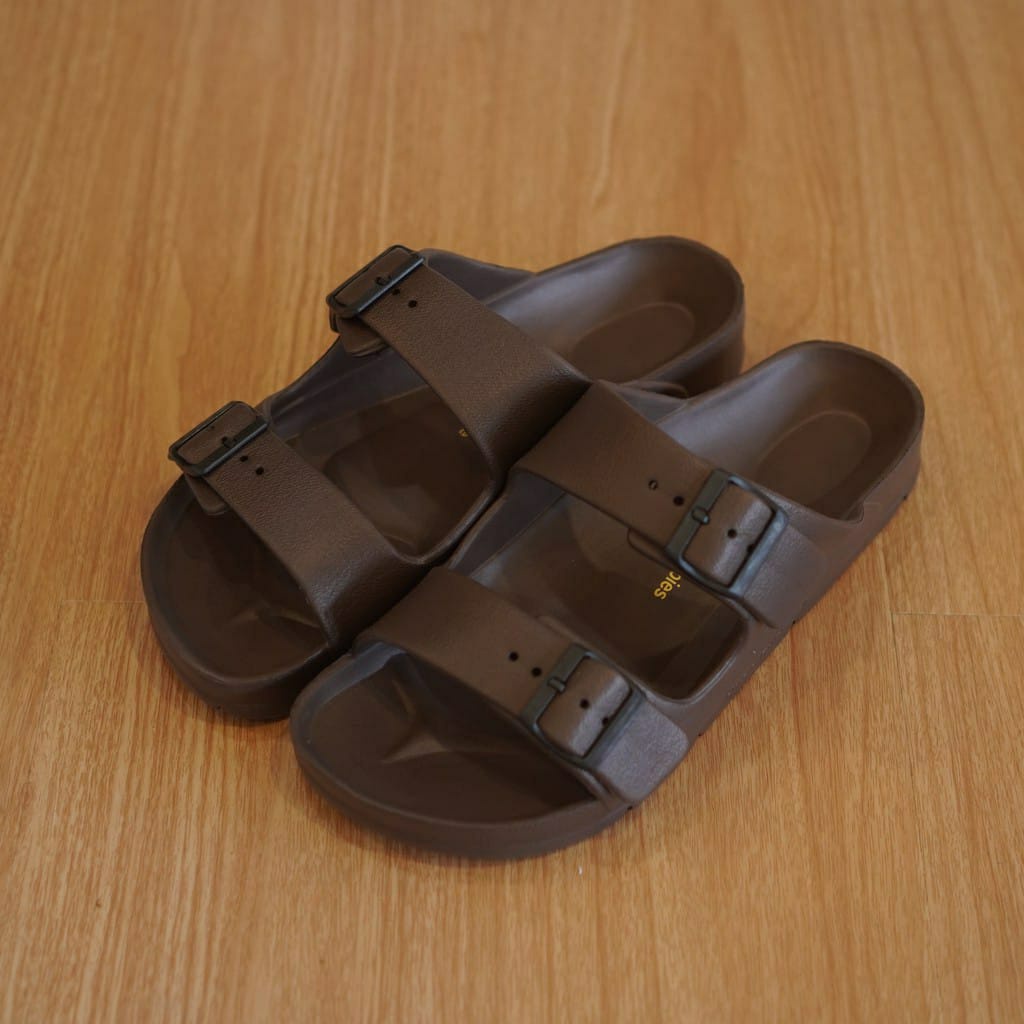 Sandal Slipon Sandal Pria Strap Sendal premium Hush Puppies Polos Terbaru Versi Korea dari mode trendi yang cocok untuk semua, kasual, nyaman, non-slip, seret pria baru di rumah