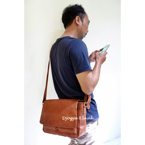 Tas Kulit Postman - Coklat Tua