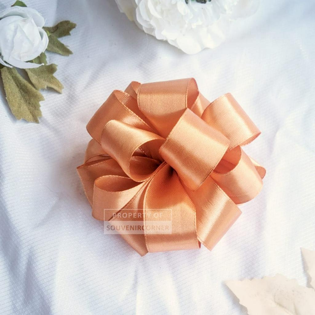 

Pita Pom Pom Instant Lebaran Hampers Sudah Jadi size Besar | Pita Tempel Satin Siap Pakai | Pita Parcel | 1 Warna [PT01]