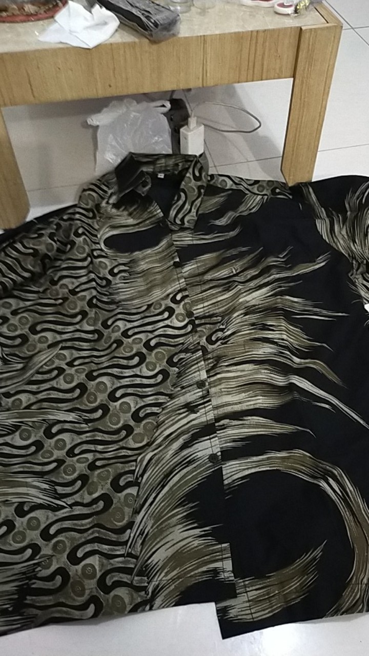 Praja Abstrak Sseri Kemeja Batik Panjang Anjani Batiksoloamanah 135.000