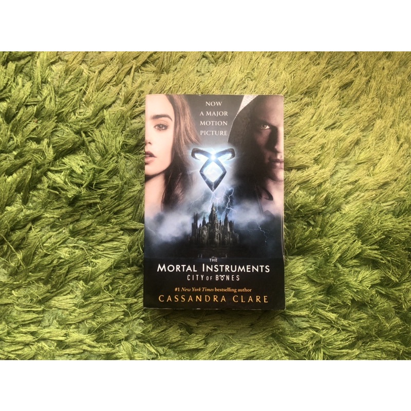 [Preloved English] The Mortal Instruments #1: City of Bones (movie tie-in) - Cassandra Clare