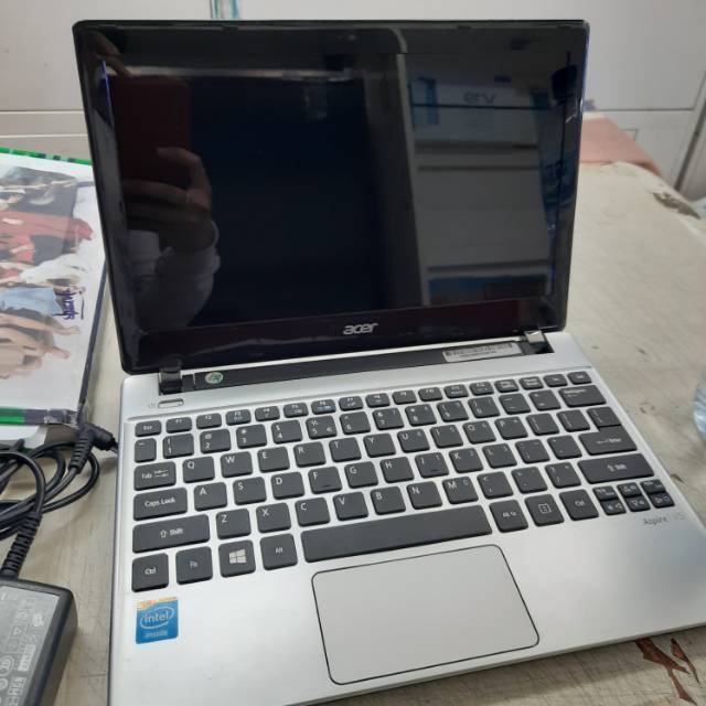 Second Laptop Acer Aspire V5-131