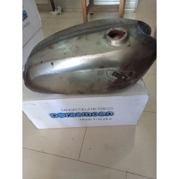 tangki cb100 mirip ori doraemon