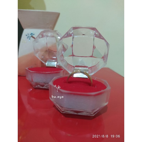 Tempat Cincin Kecil Transparan