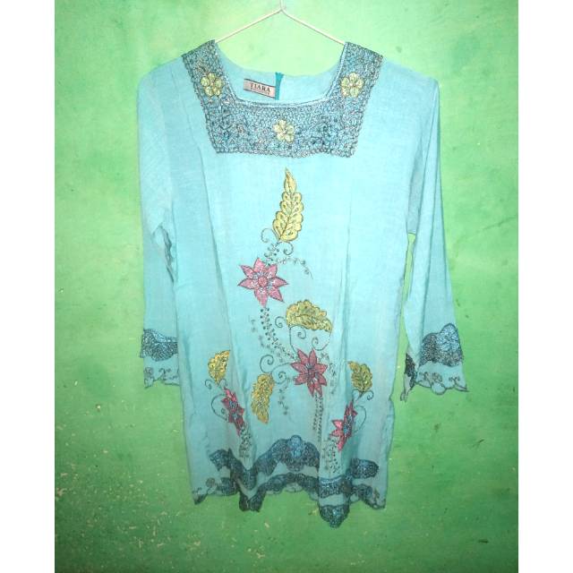 Blouse wanita biru motif bunga / Atasan wanita