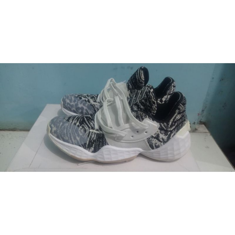 sepatu basket james harden