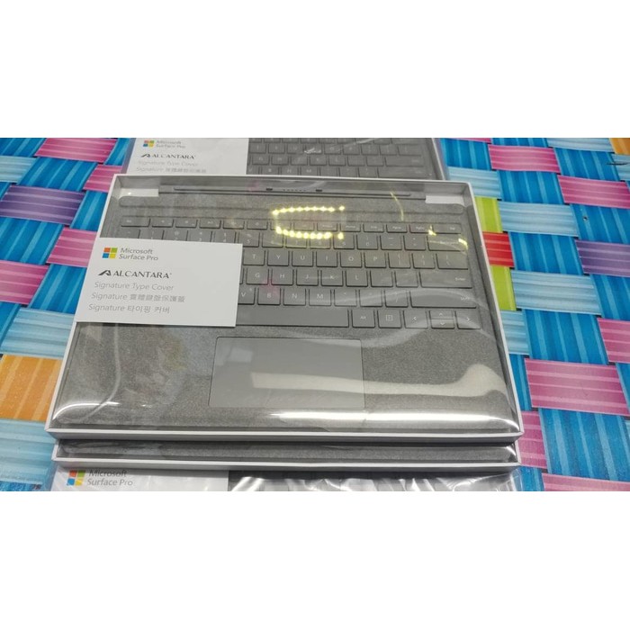 Microsoft Surface Pro 5 2017 Keyboard Signature Alcantara Type Cover