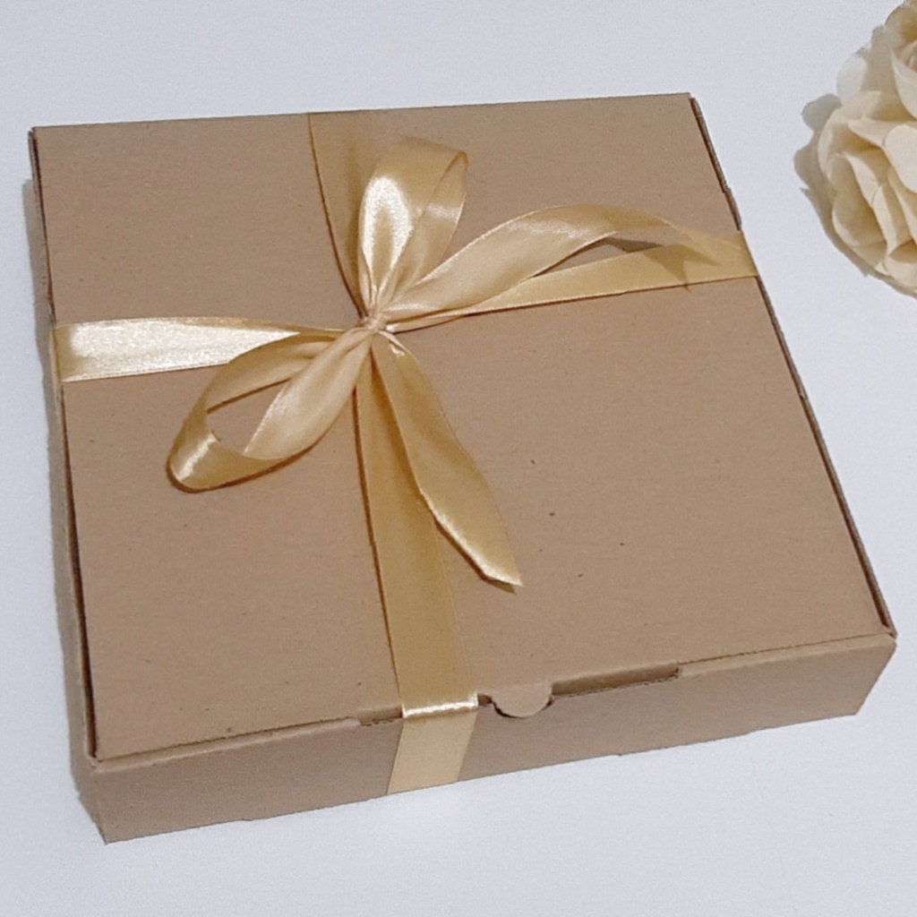 

Box with ribbon + Gift Card/ Greeting Card/ Congratulation Card (Baca Deskripsi)