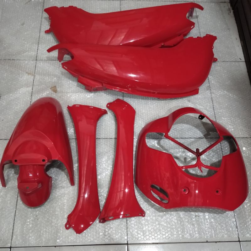 COVER BODY PANEL DEPAN LEKSIL LUAR SELEBOR DEPAN SCOOPY FI ESP 2017 MERAH IMITASI WIN