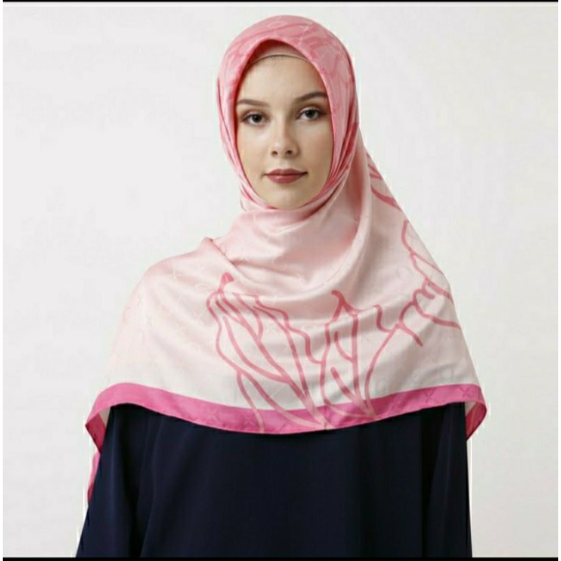 Kerudung Zoya Hijab Segi Empat - OMBRE OUTLINE EMBOSH SCARF