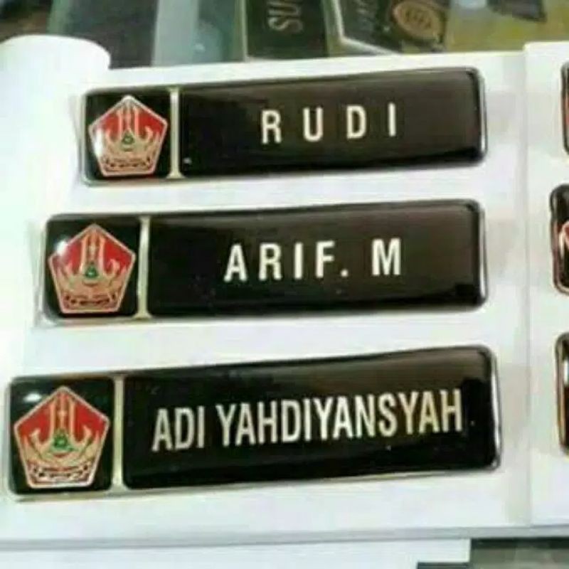 

nama dada (name tag)